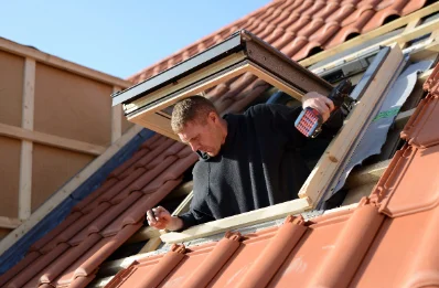 Pose de fenêtres de toit Velux à Courteuil